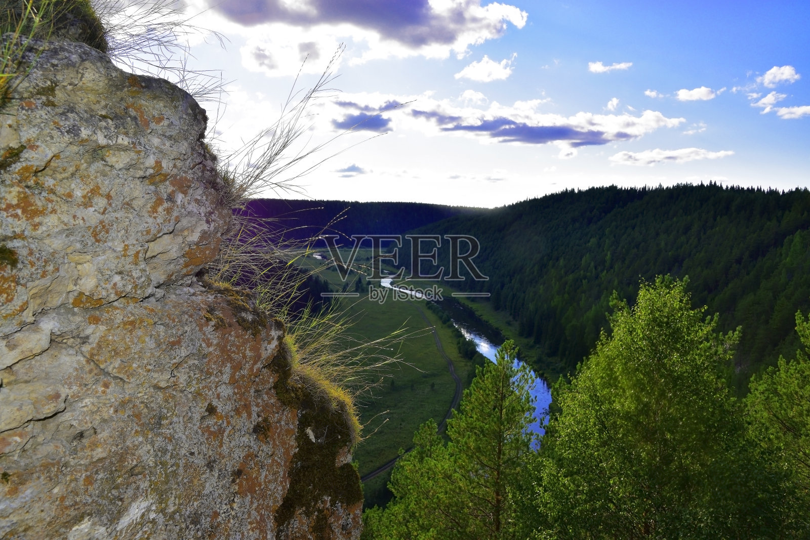 从瓦库廷卡门岩石的顶端照片摄影图片