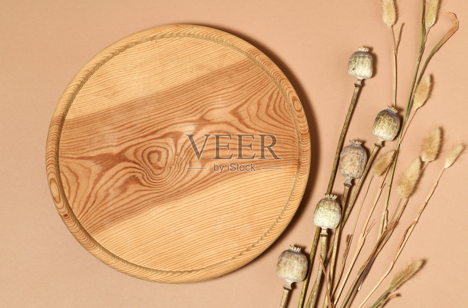 带有干燥植物的木板照片摄影图片