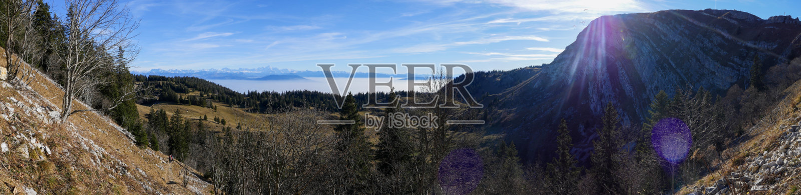 在拉瑞普的Sentes de la la Dole, Jura mountains，在秋天照片摄影图片