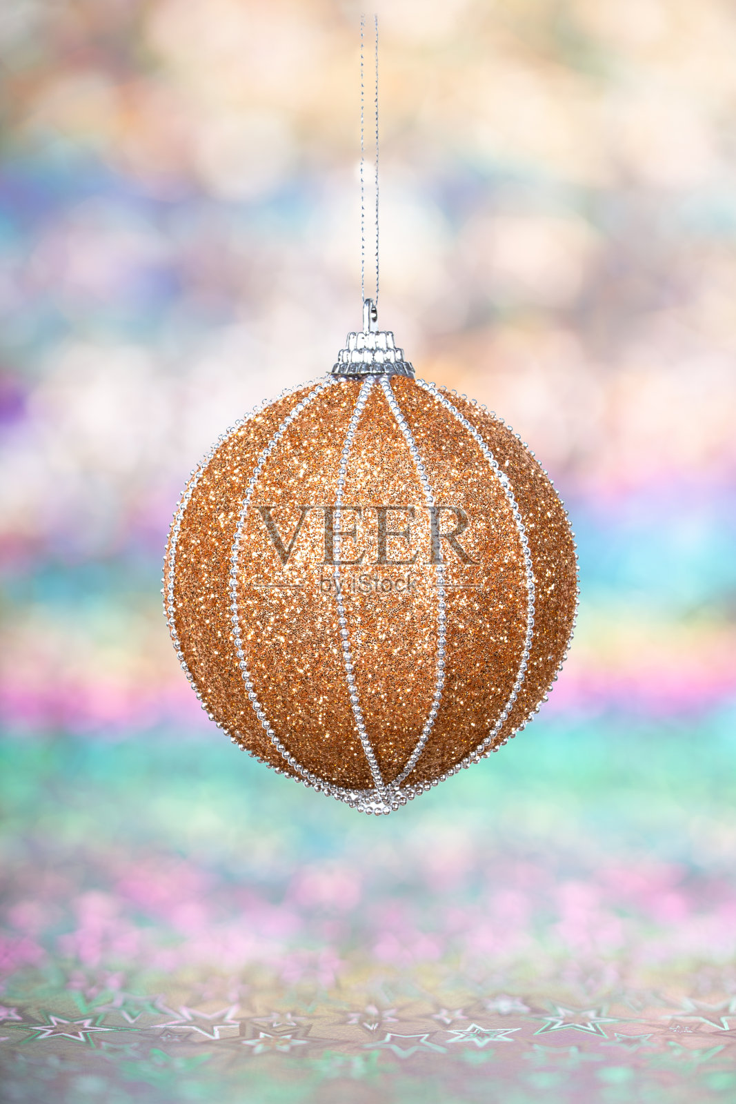 圣诞节日垂直背景。金色圣诞舞会和散歌照片摄影图片