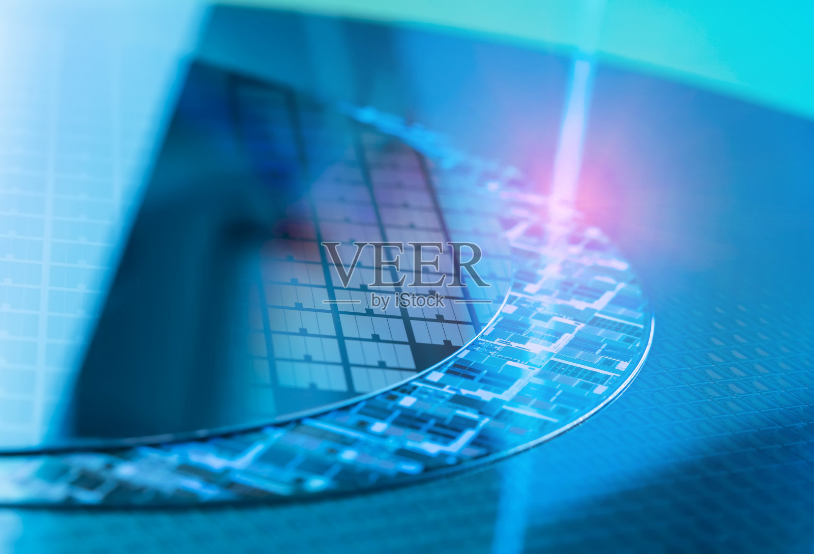 硅片反射不同的颜色。照片摄影图片