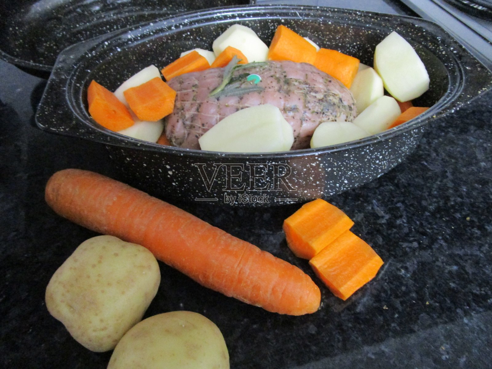 烤猪腰肉照片摄影图片