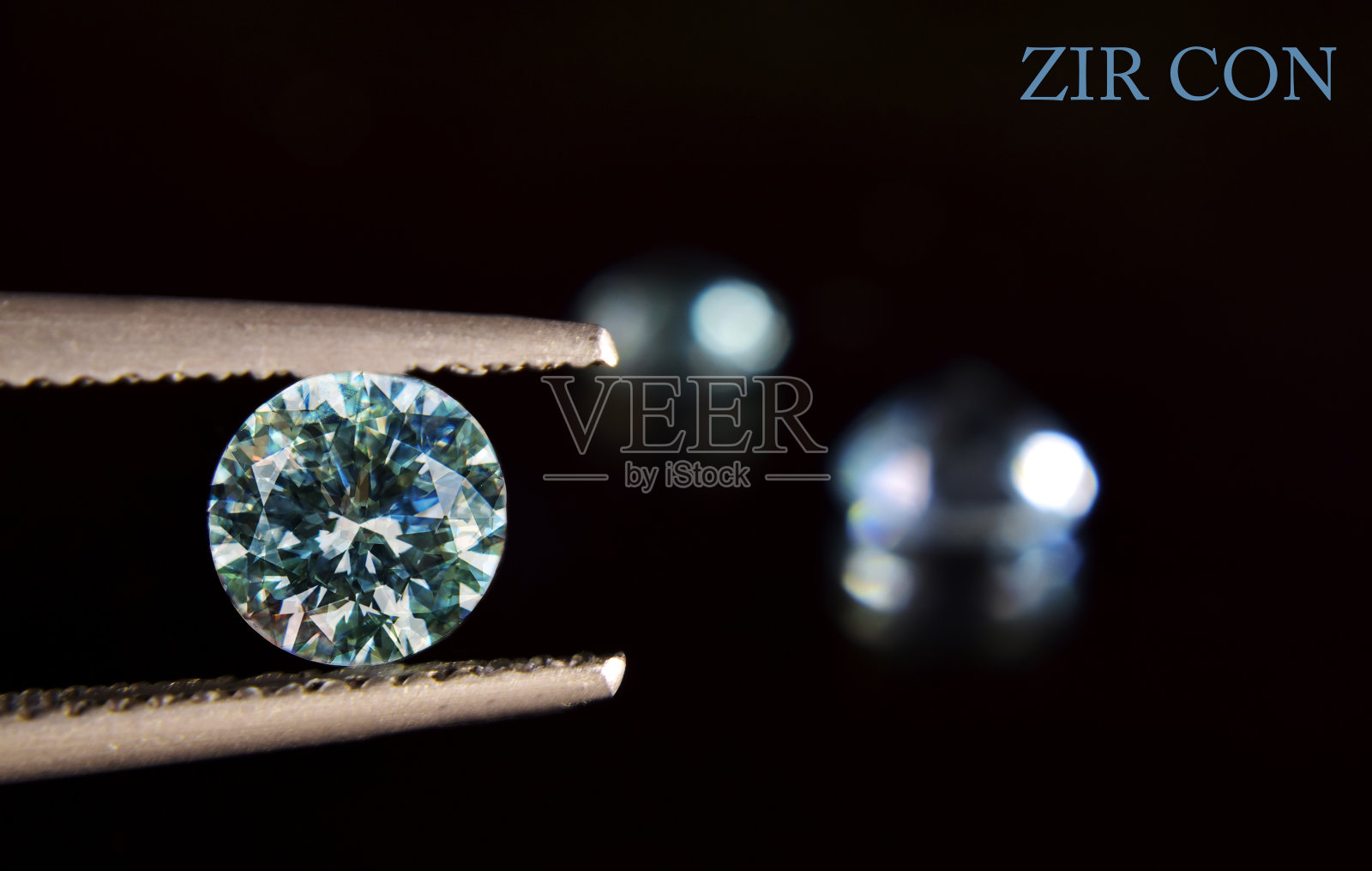 钻石是珍贵的，昂贵的和罕见的。用于制造珠宝照片摄影图片