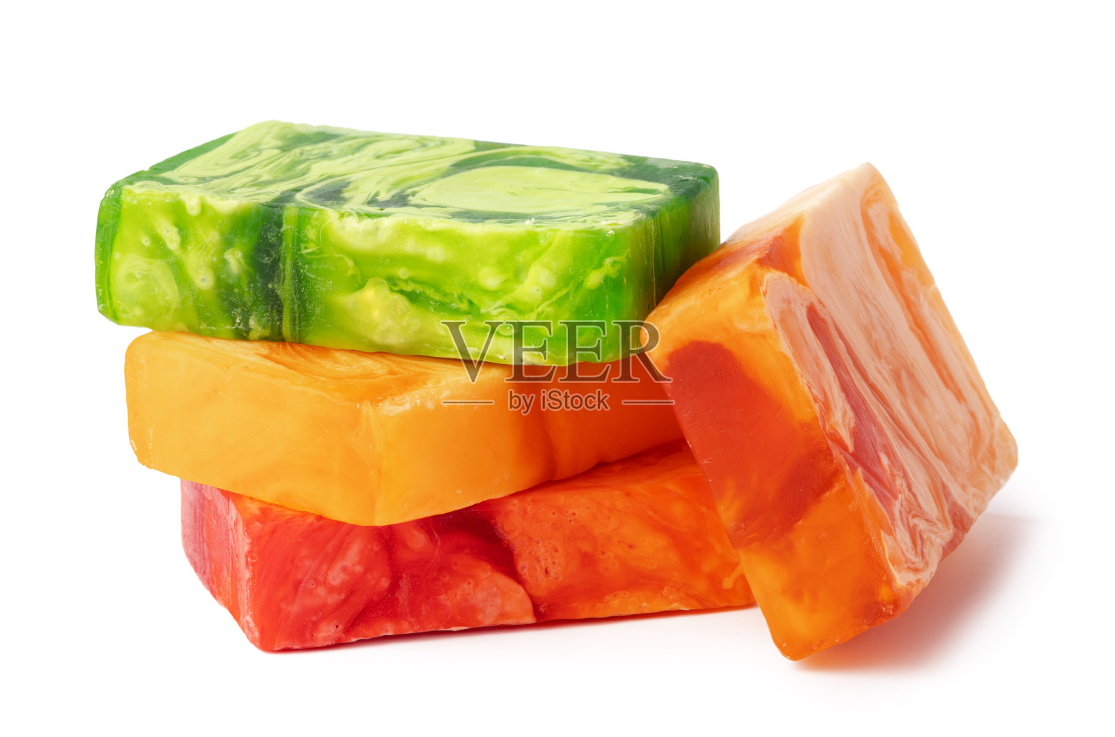 白色背景上的彩色手工肥皂条照片摄影图片