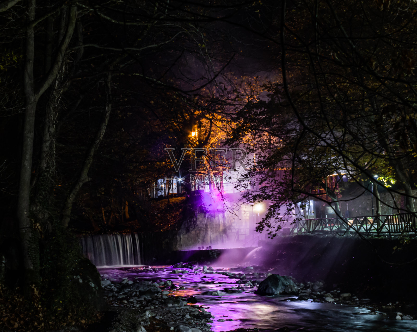 夜间温泉照片摄影图片