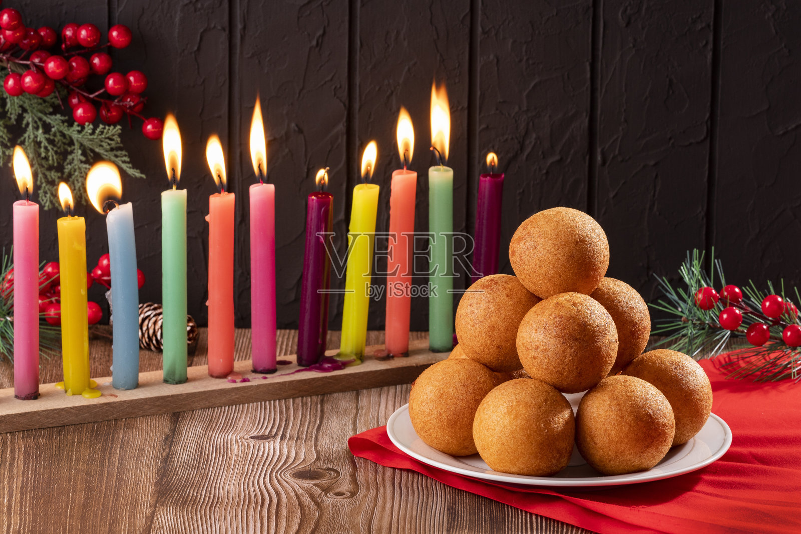 Buñuelos，哥伦比亚圣诞美食-油炸奶酪面包。照片摄影图片