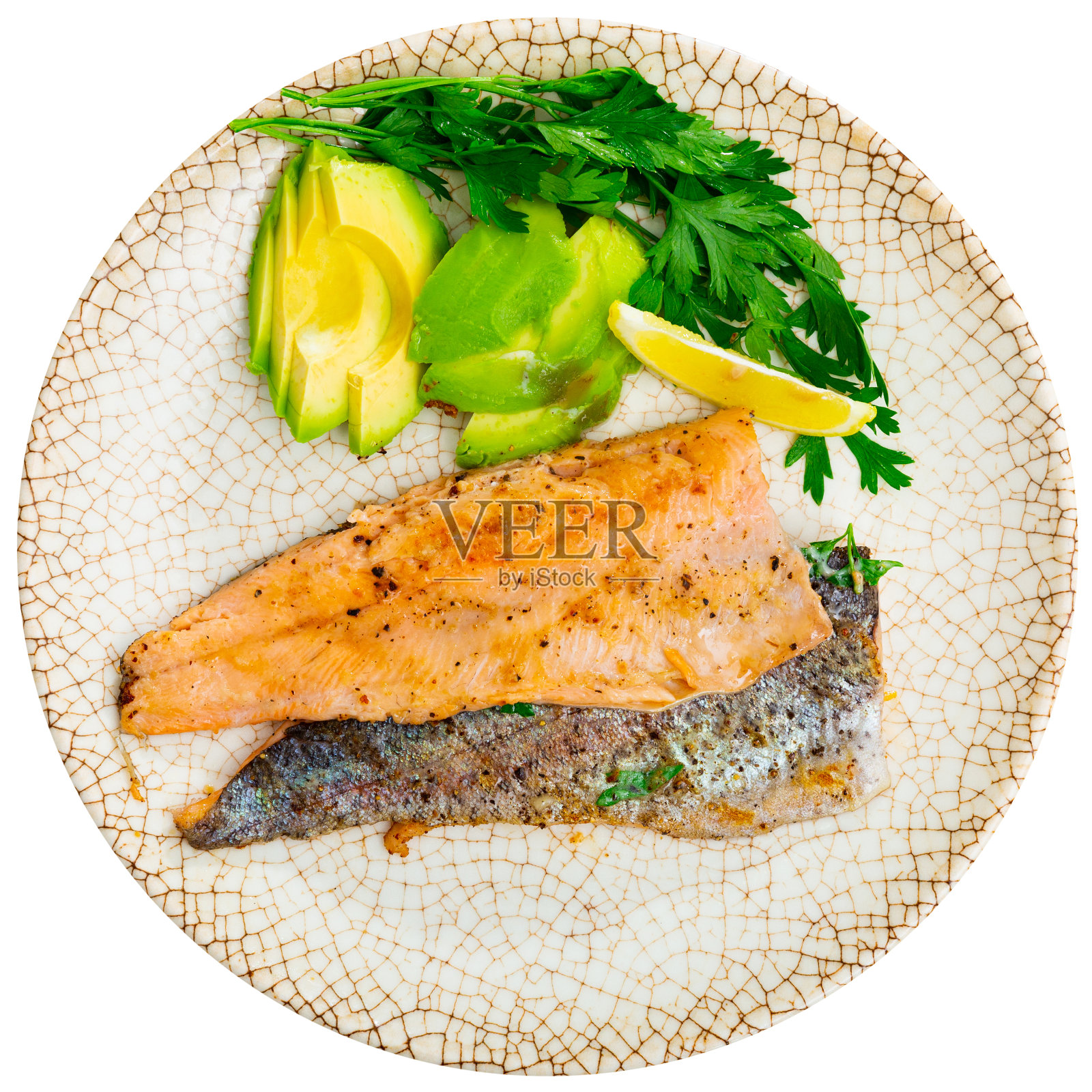 刚做了鳄梨烤鳟鱼照片摄影图片