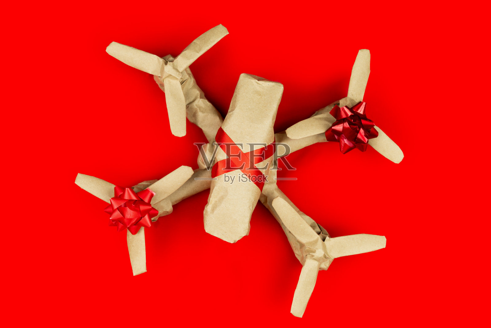 无人机包裹在工艺纸照片摄影图片