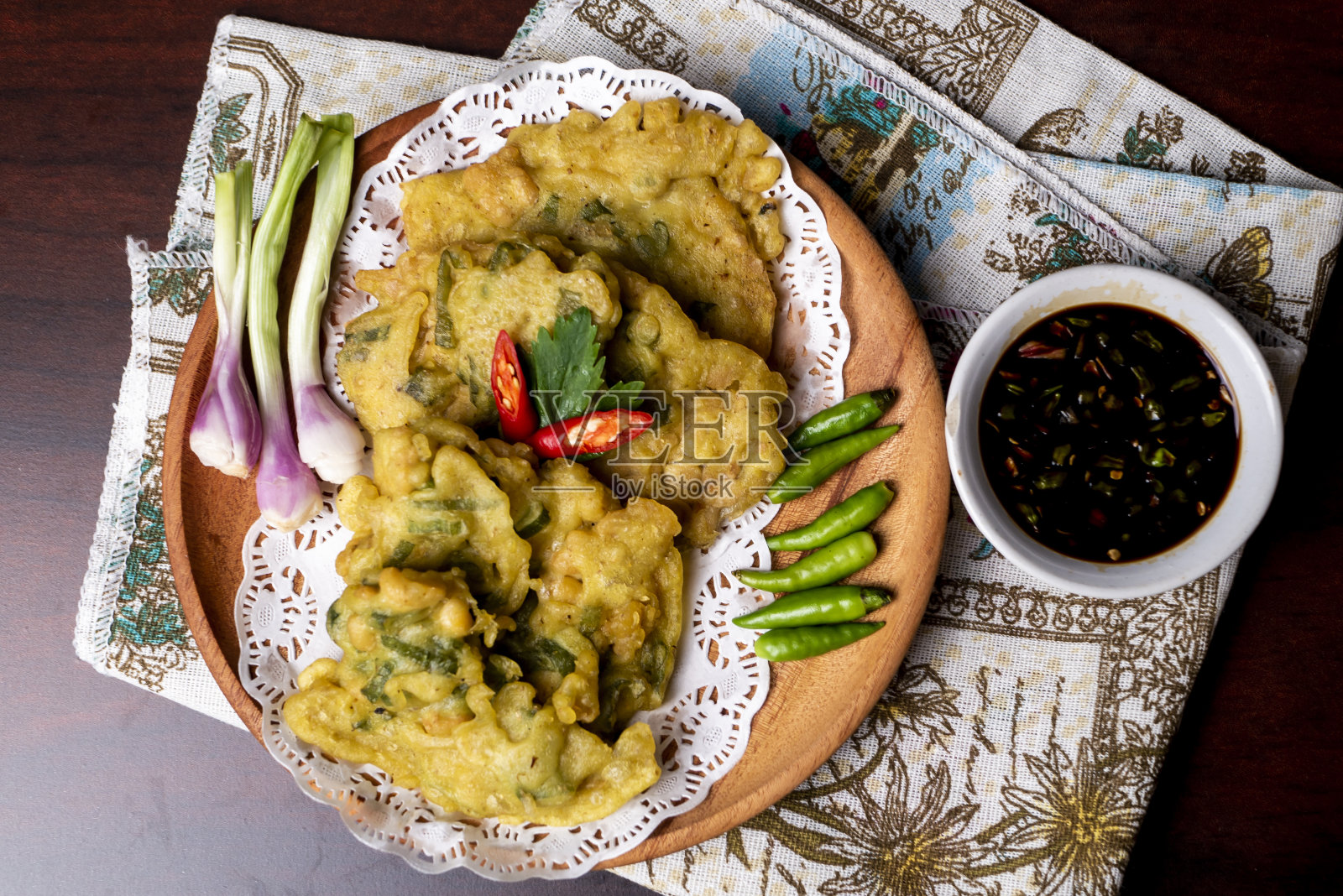 坦佩门多萨，加辣椒，印尼传统食物照片摄影图片