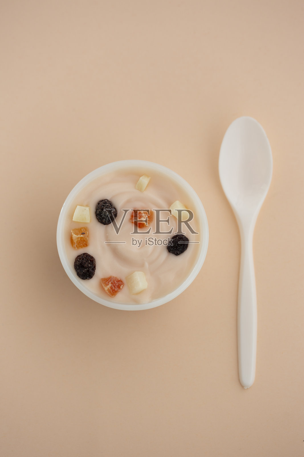 酸奶和坚果照片摄影图片