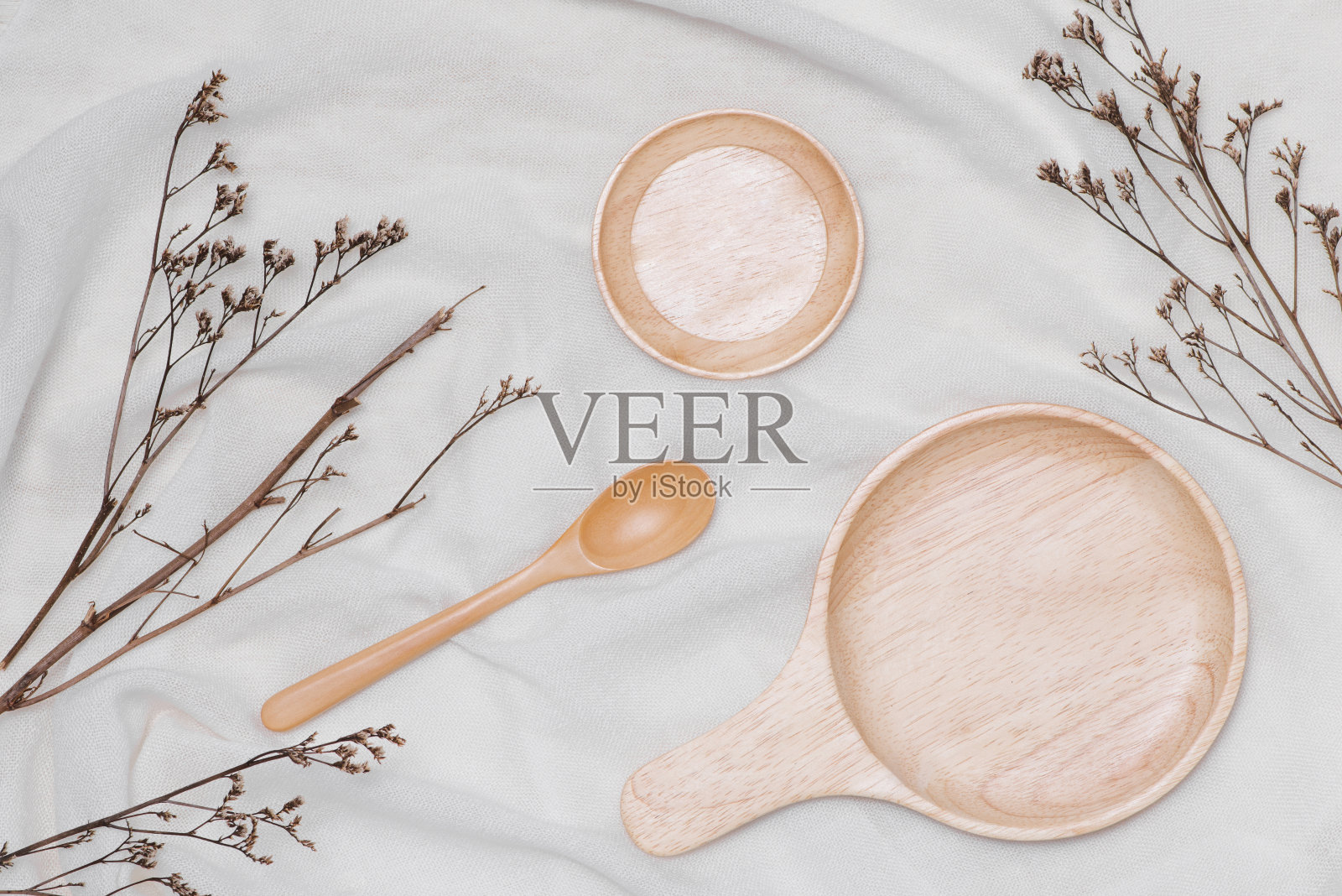 木制容器，白色背景照片摄影图片