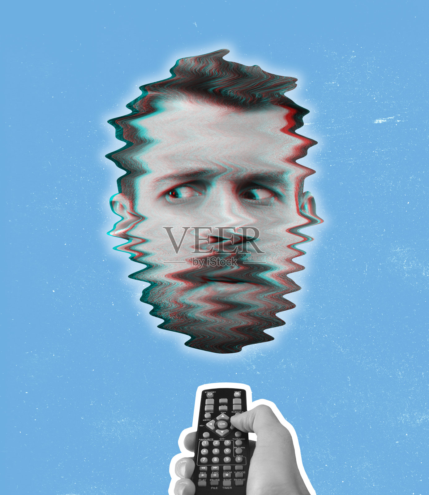 当代艺术拼贴男头与glitch电视效果孤立的蓝色背景照片摄影图片