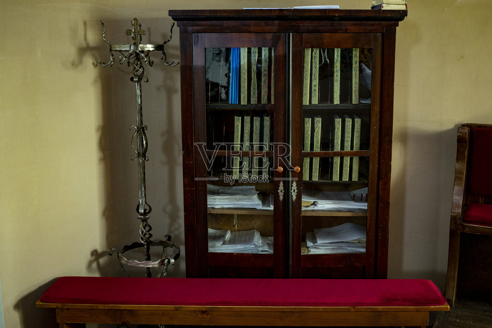 书架上照片摄影图片