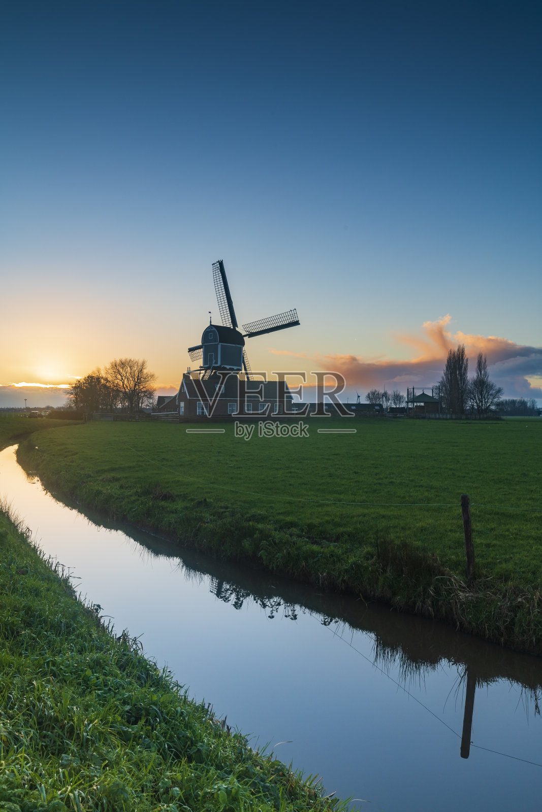 Grote Molen(大磨坊)位于荷兰Hazerswoude附近照片摄影图片