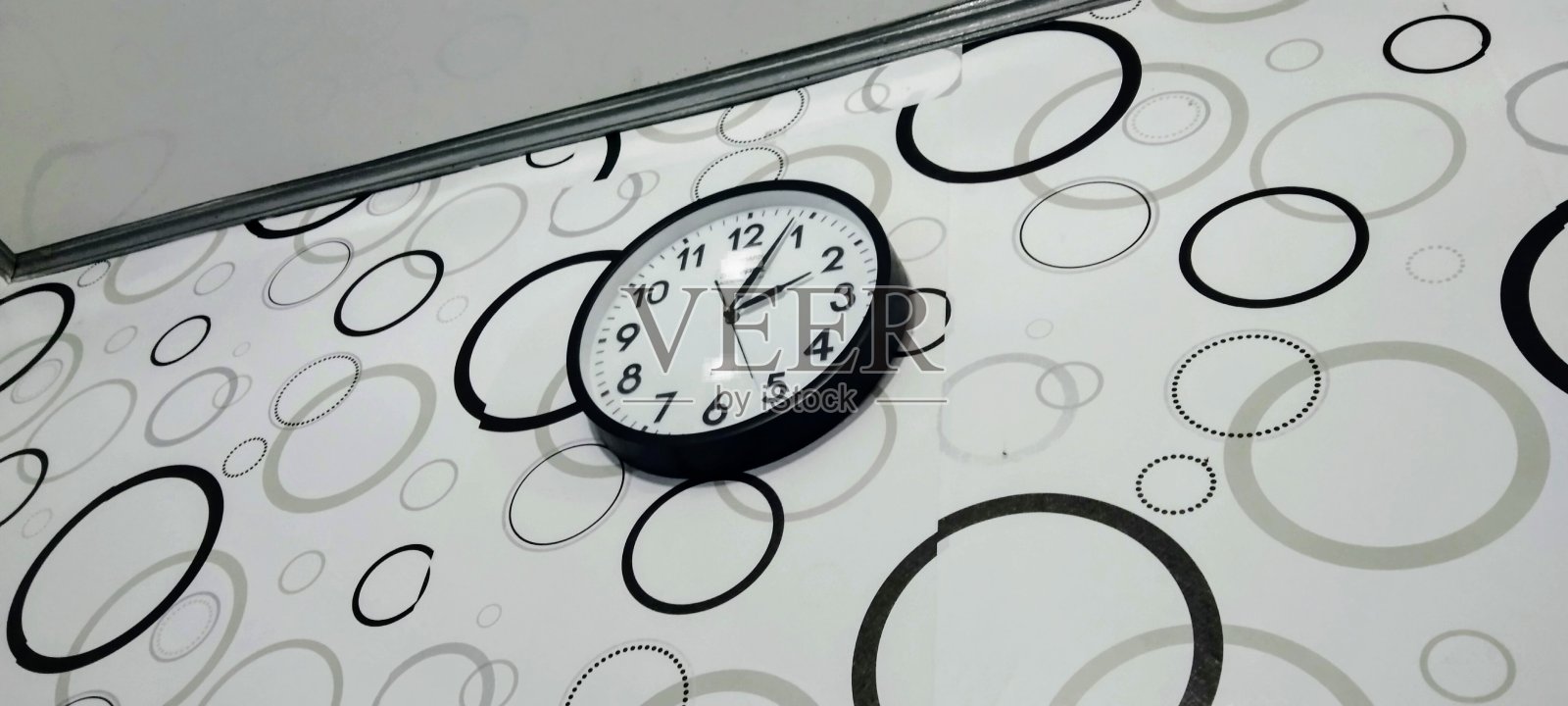 白色挂钟照片摄影图片