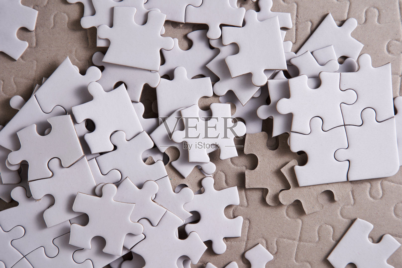 不完整的拼图游戏的特写照片摄影图片