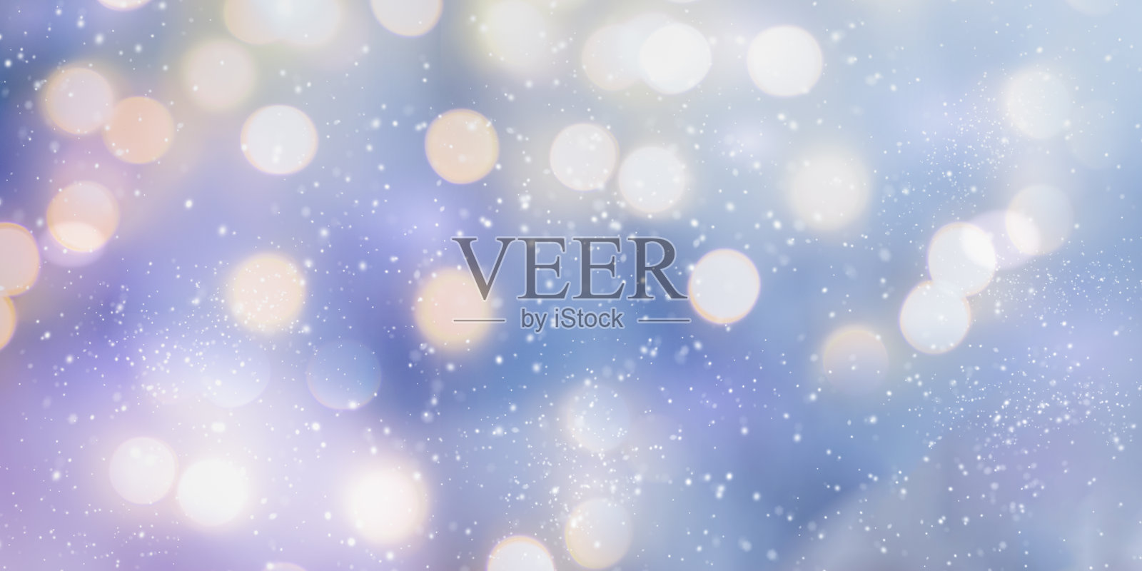 摘要冬季蓝背景与散景。飘着雪花的圣诞灯。冬天全景风光照片摄影图片