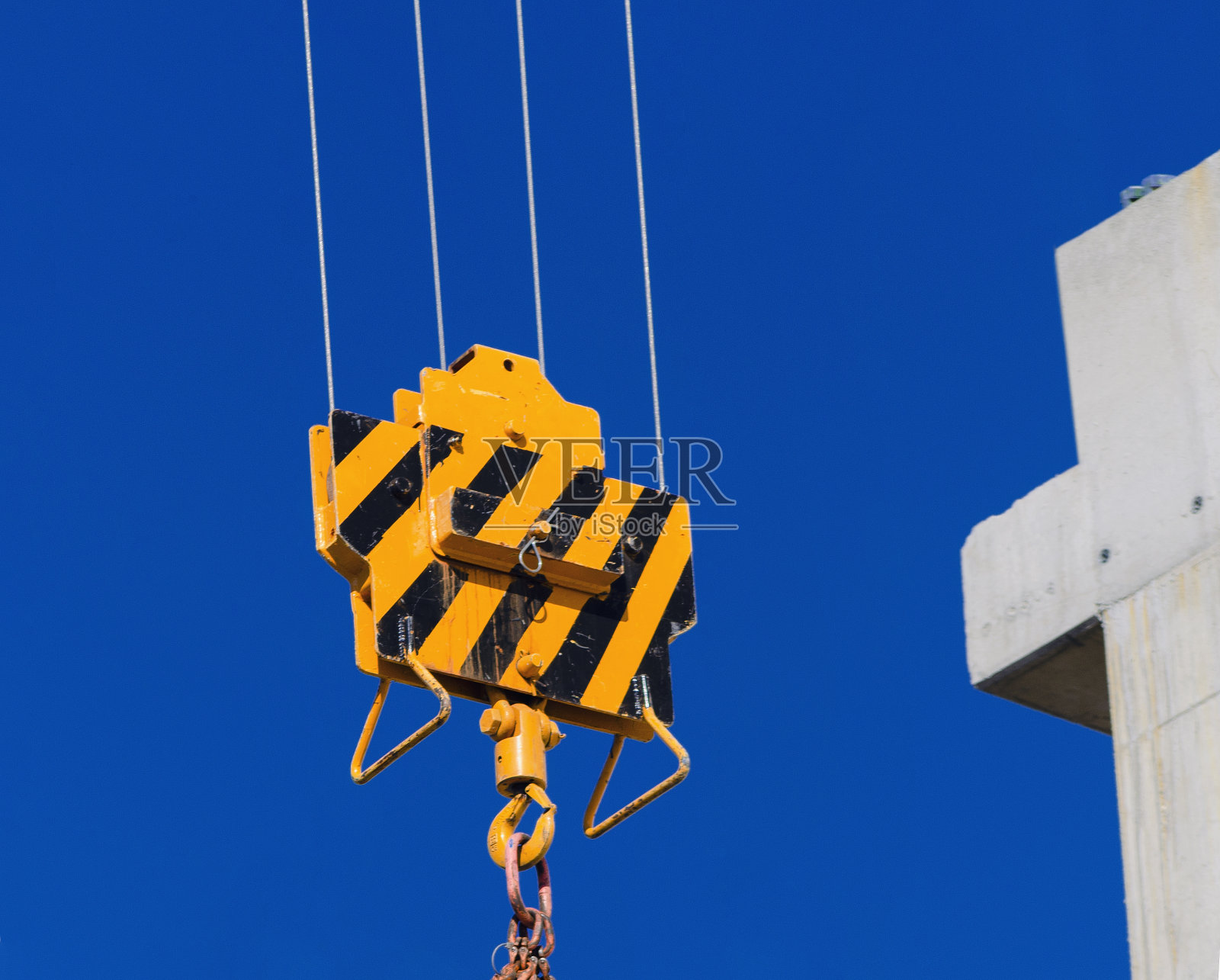 建筑工地的吊钩照片摄影图片
