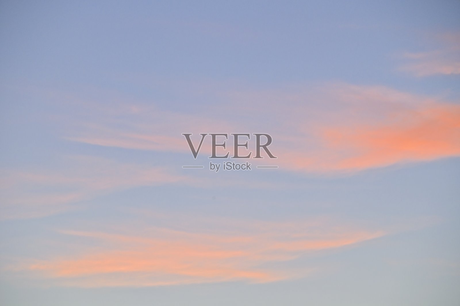 从一个古老的中世纪村庄看托斯卡纳山的日落景色照片摄影图片