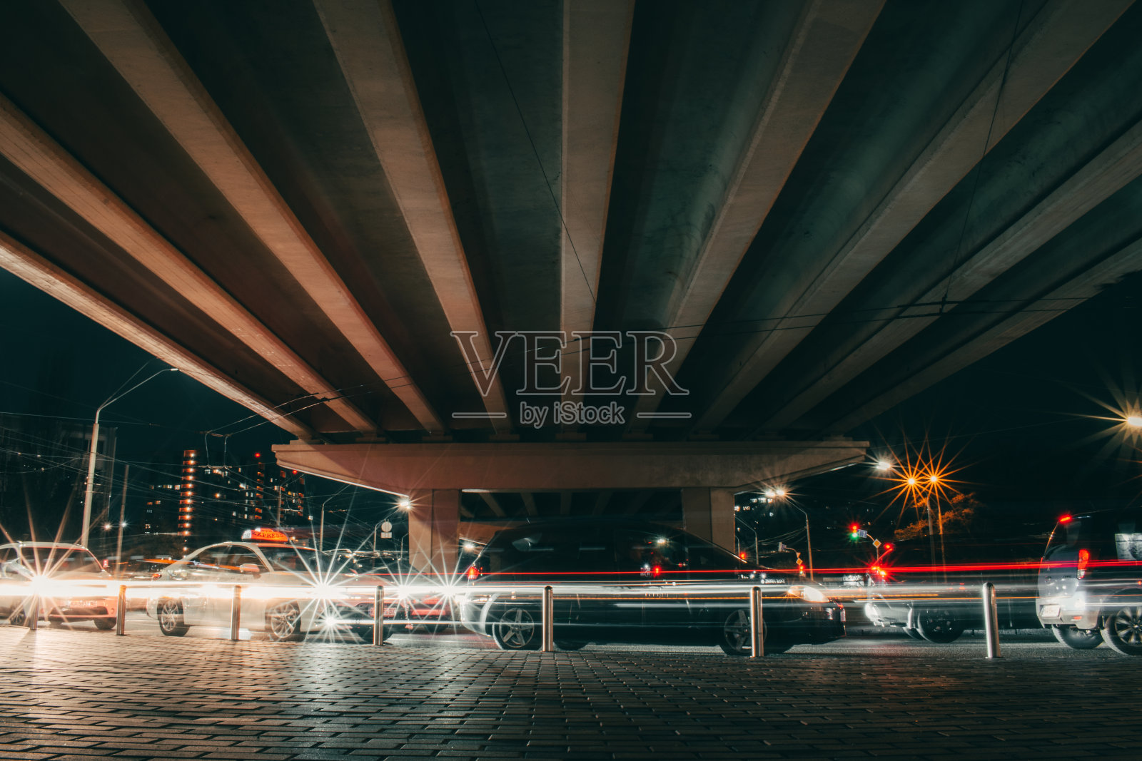 基辅地铁“尼夫基”夜间照片，2021年11月26日照片摄影图片