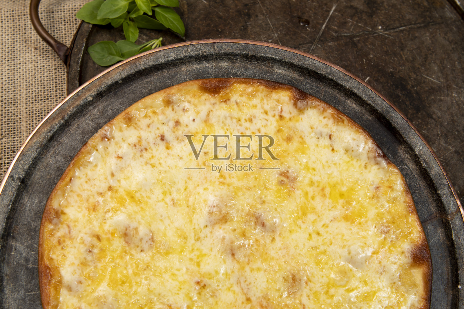 巴西的马苏里拉奶酪披萨照片摄影图片