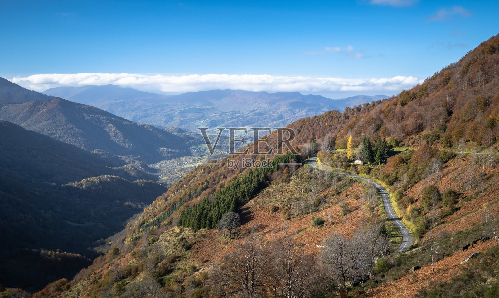 法国西南部南部的秋天景色照片摄影图片