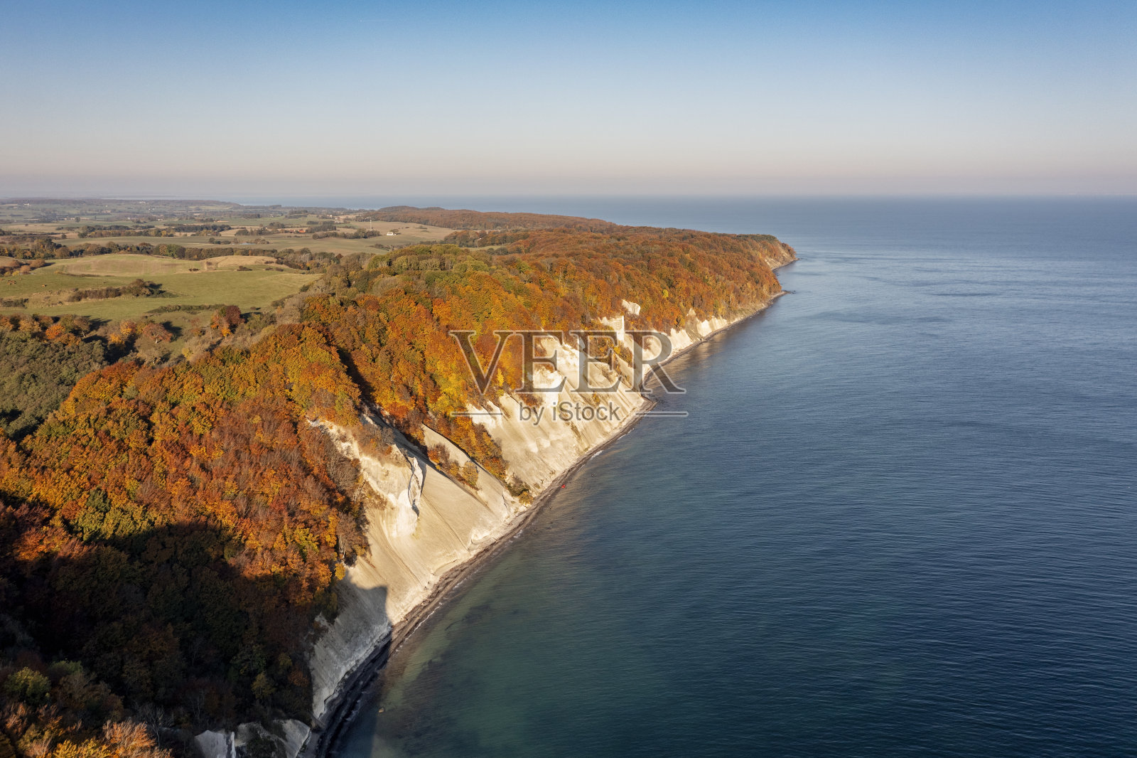 丹麦Moens Klint悬崖的无人机视图照片摄影图片