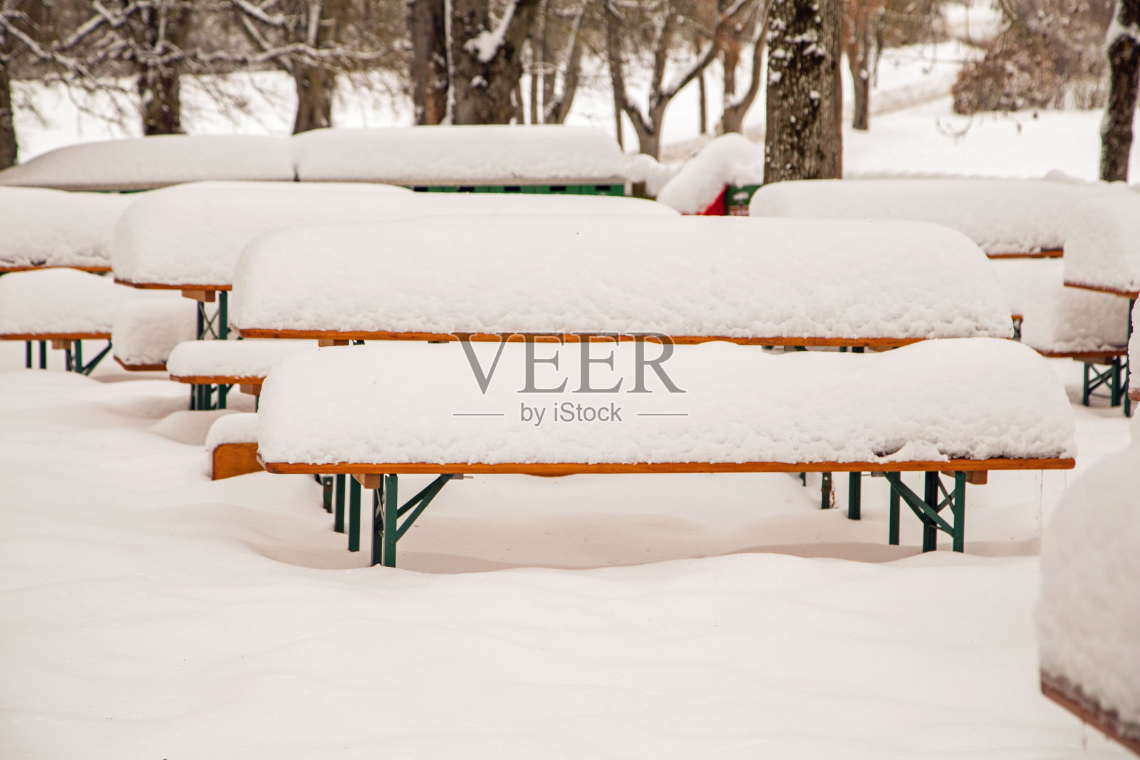 冬天的啤酒花园照片摄影图片