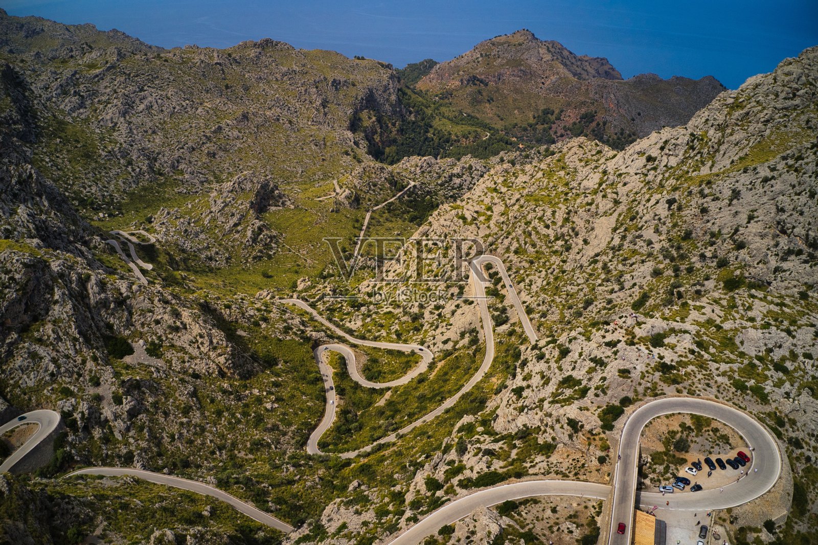 从上面蜿蜒的道路照片摄影图片