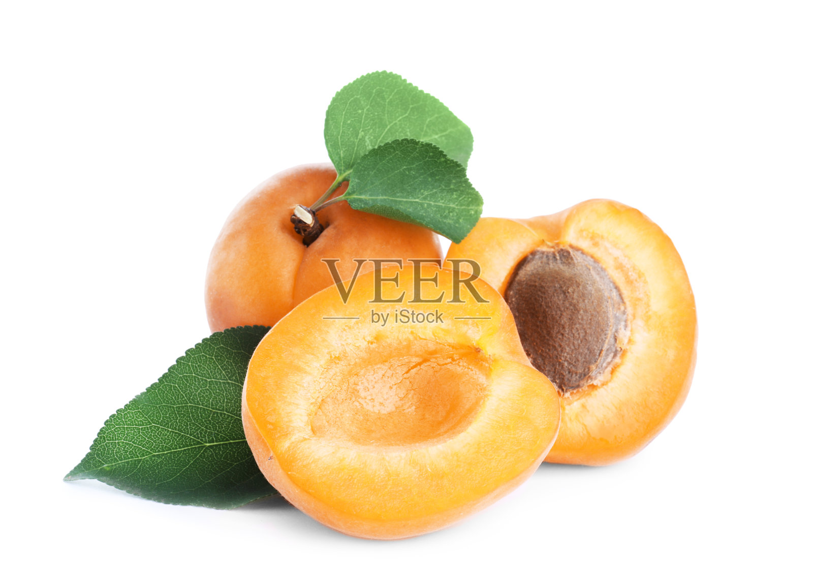 美味的新鲜成熟的杏子，白色底色照片摄影图片