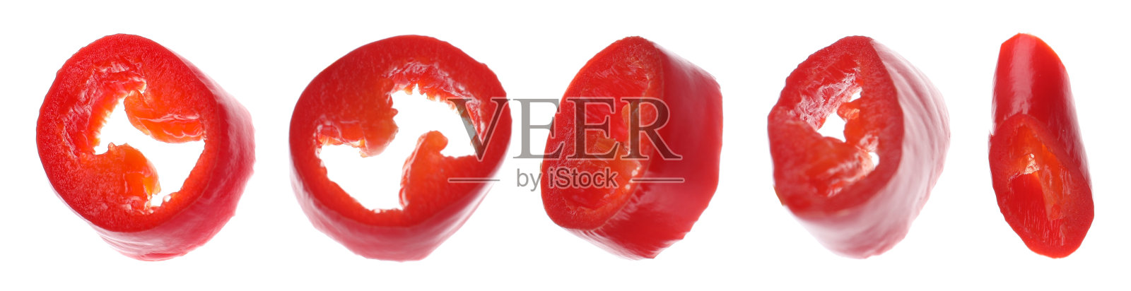 红辣椒片在白色的背景上照片摄影图片