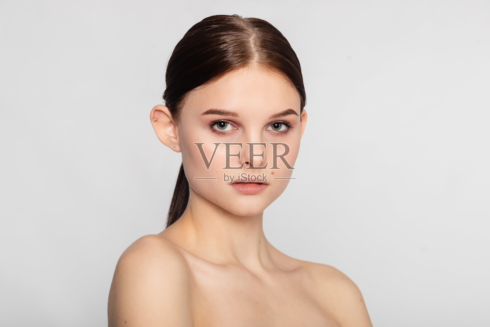 美肤女人自然化妆脸化妆品概念照片摄影图片