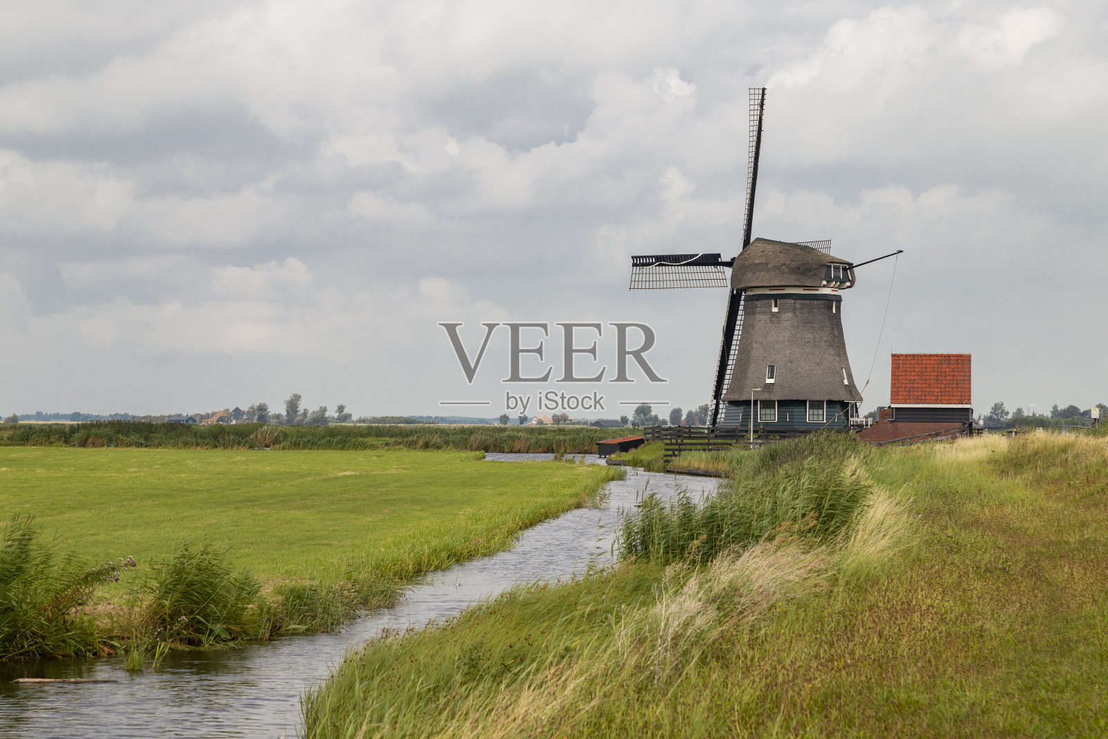 荷兰风车在Zaan地区。照片摄影图片