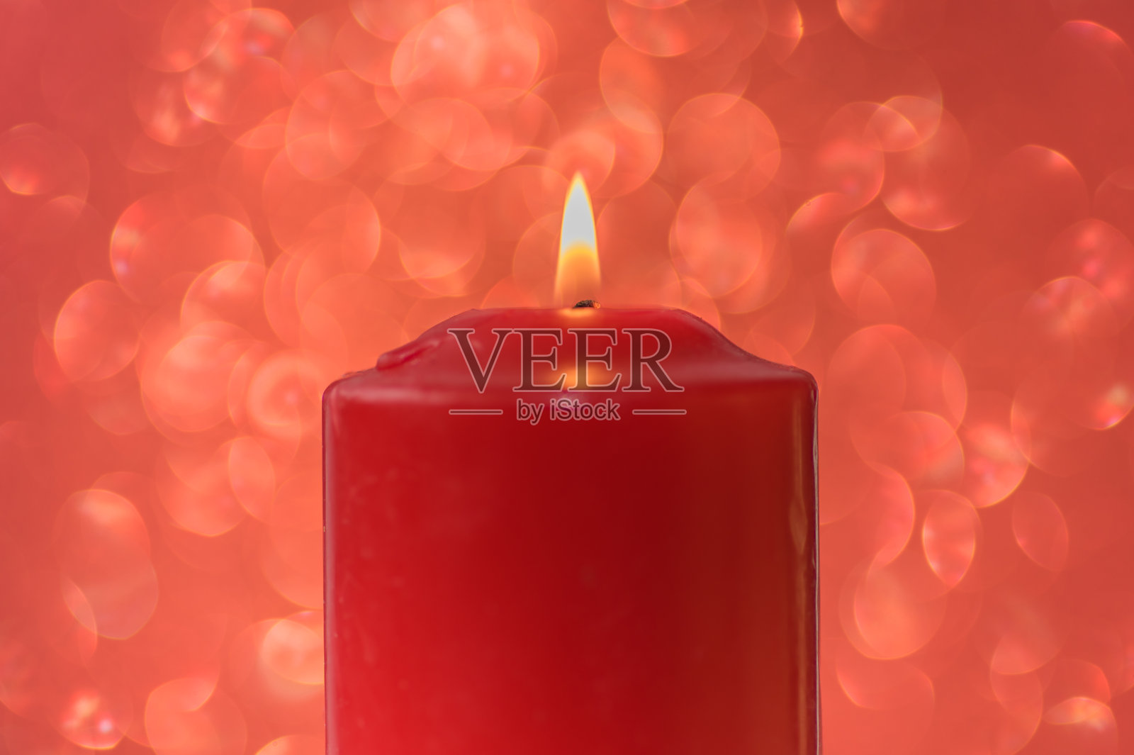 红色燃烧的蜡烛在红色照片摄影图片