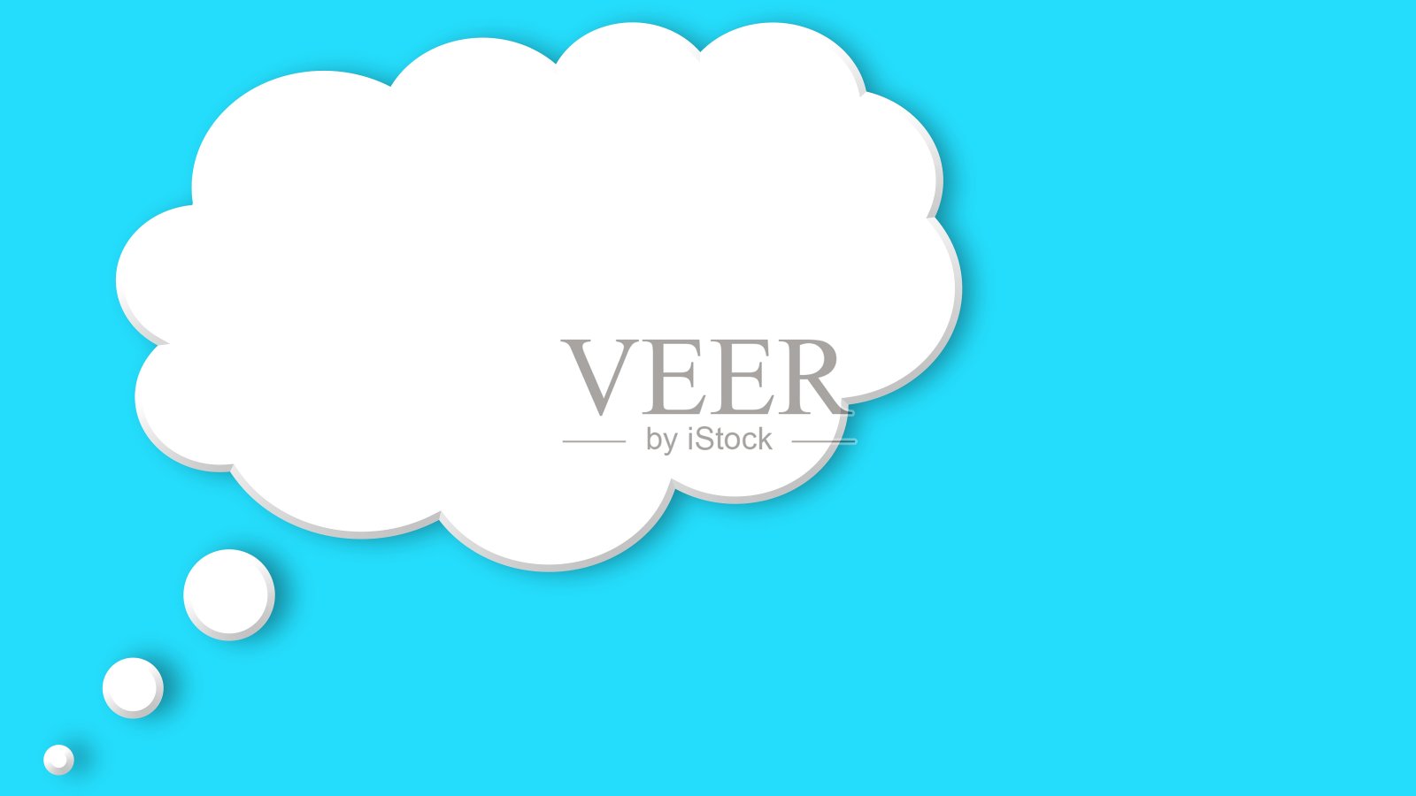 柔和的蓝色背景与云的标注。本空间照片摄影图片