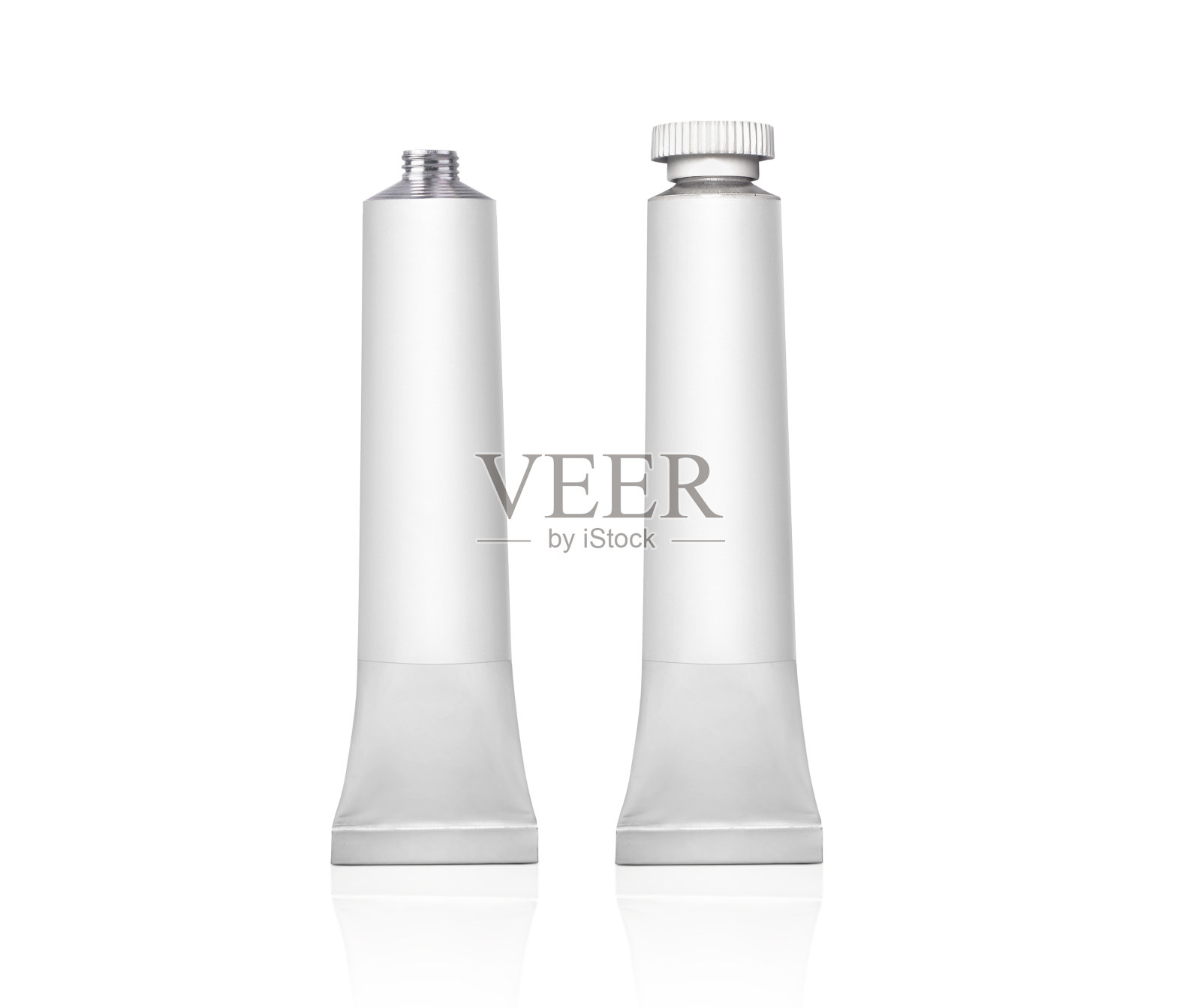 白色背景上的彩色管照片摄影图片