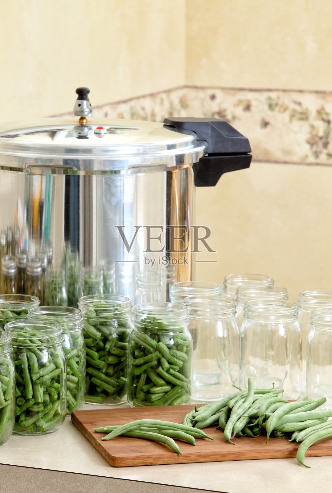 在家罐装青豆照片摄影图片