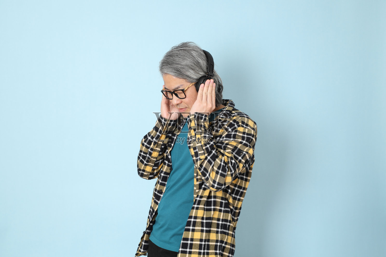 男人用蓝色照片摄影图片