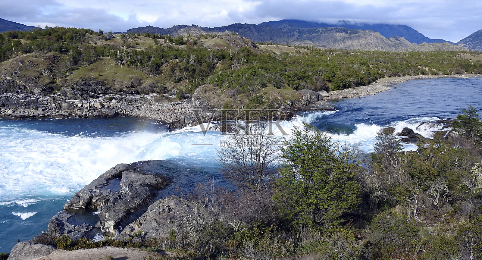 贝克河和内夫河的汇合处，南卡雷拉，智利照片摄影图片