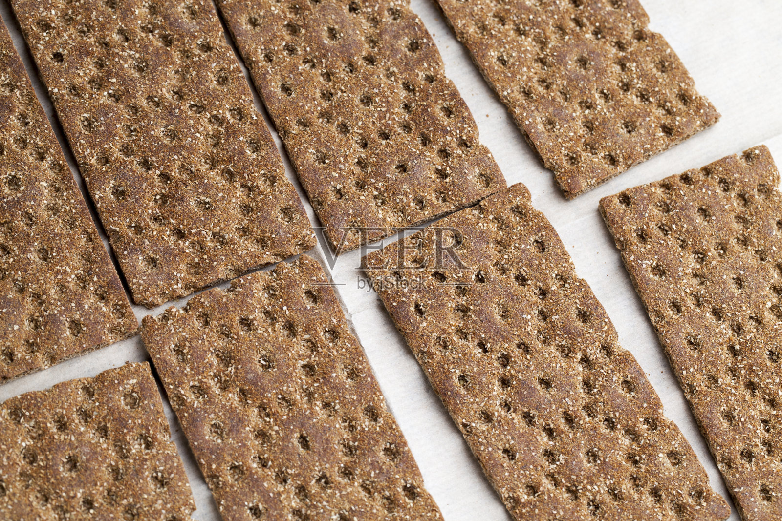 又薄又脆的面包靠近照片摄影图片