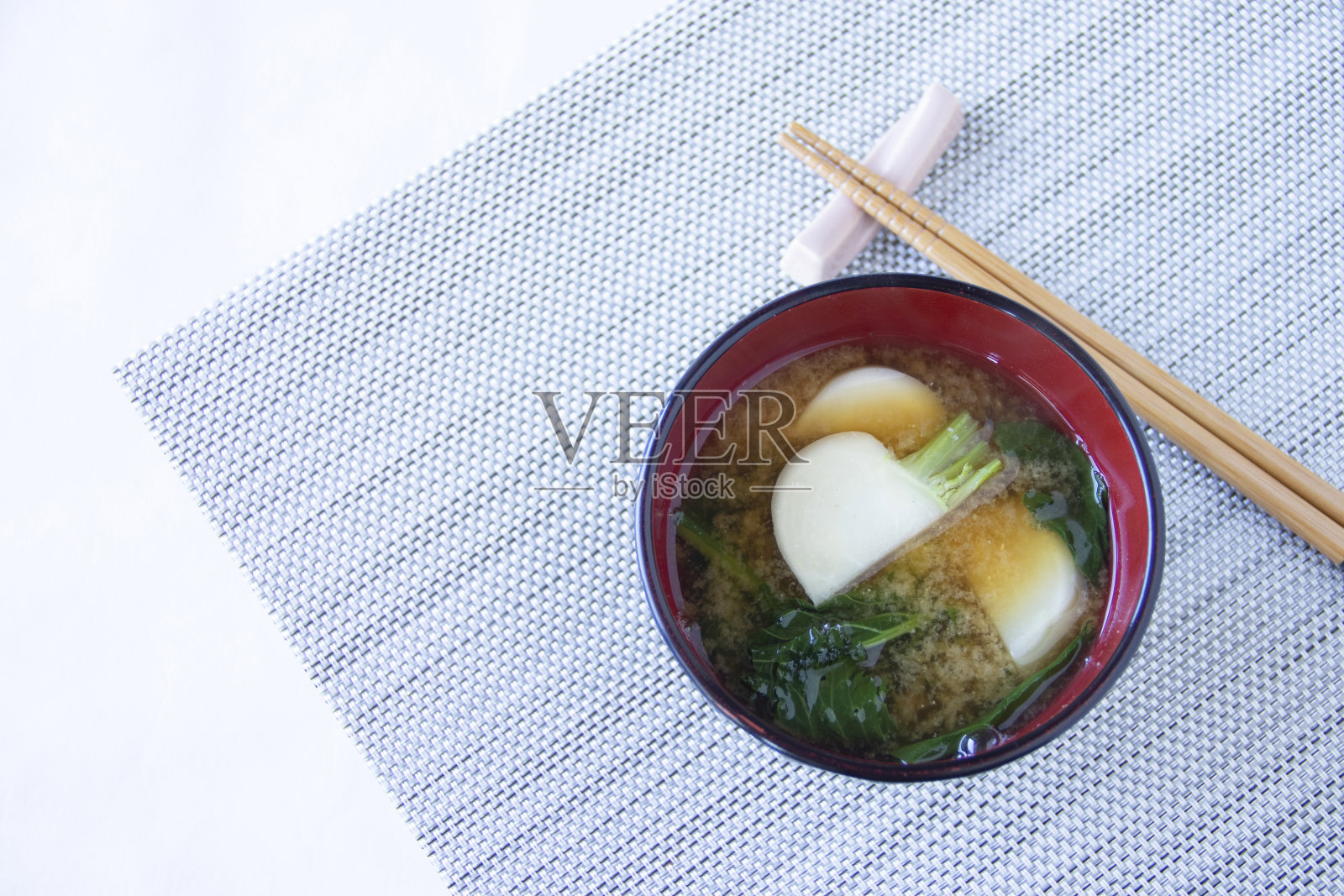 萝卜味噌汤照片摄影图片