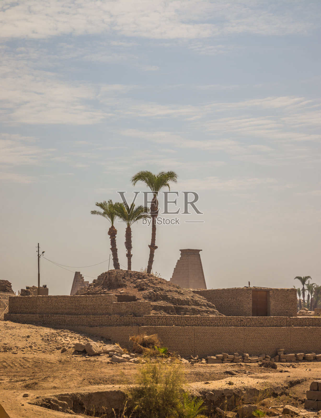 卢克索卡纳克古神庙遗址，埃及底比斯墙照片摄影图片