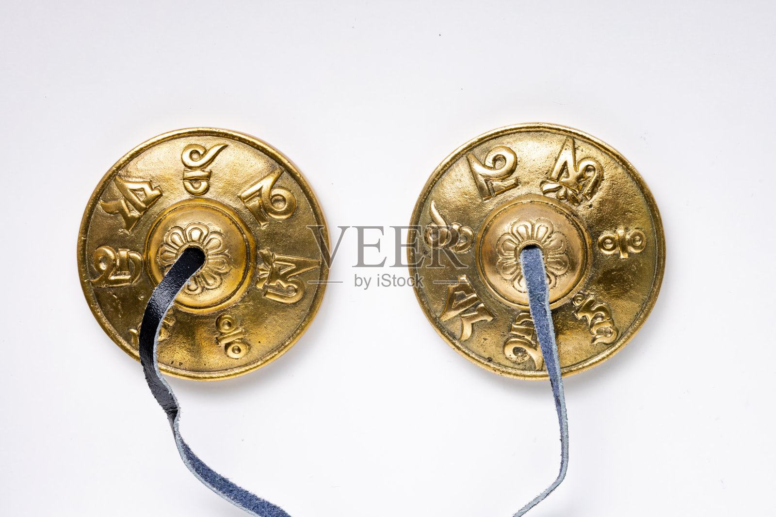 西藏汀沙铙钹，马鬃帕德美Hum符号压花手从尼泊尔调音照片摄影图片