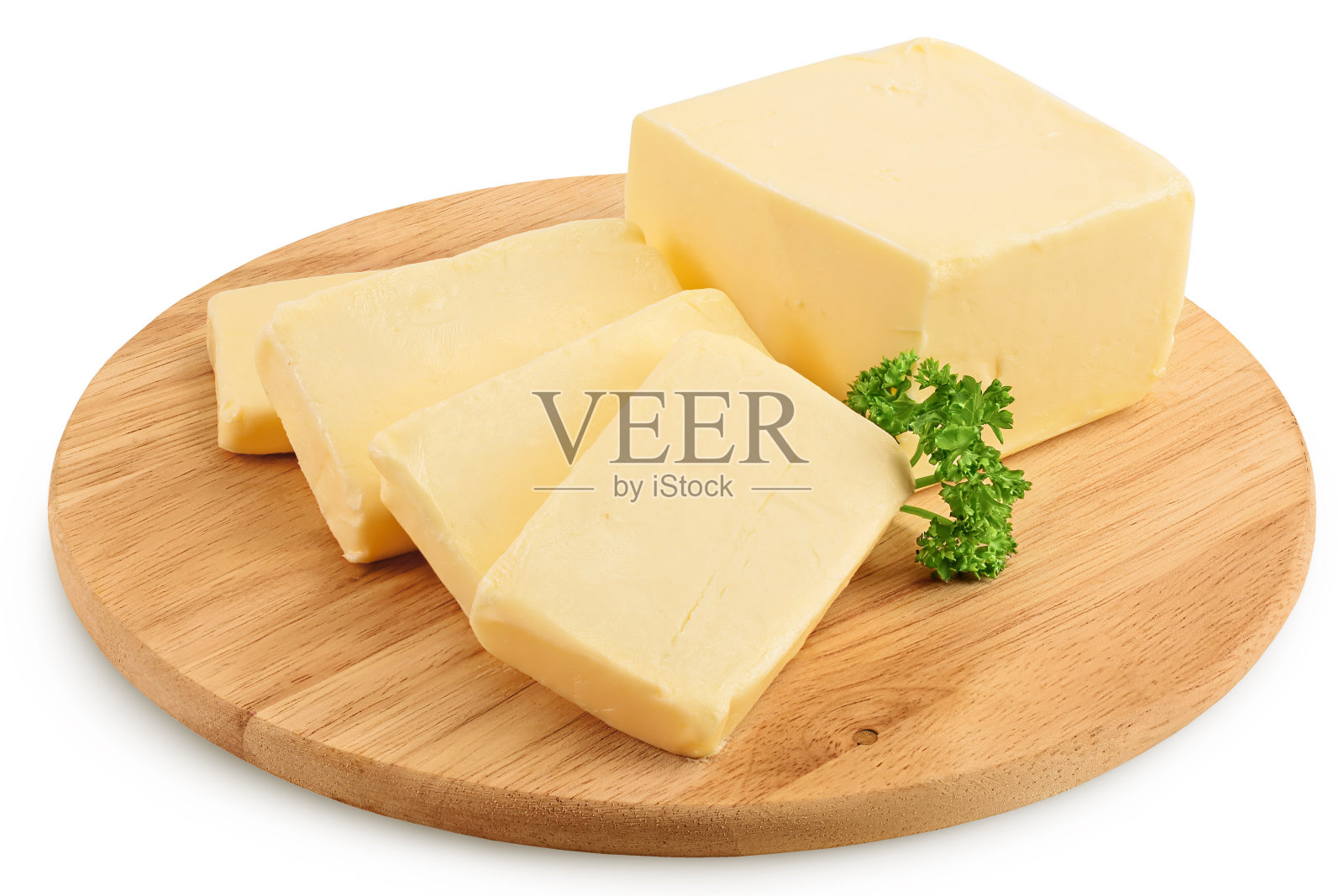 黄油片在木板上孤立的白色背景与剪影路径和全景深照片摄影图片