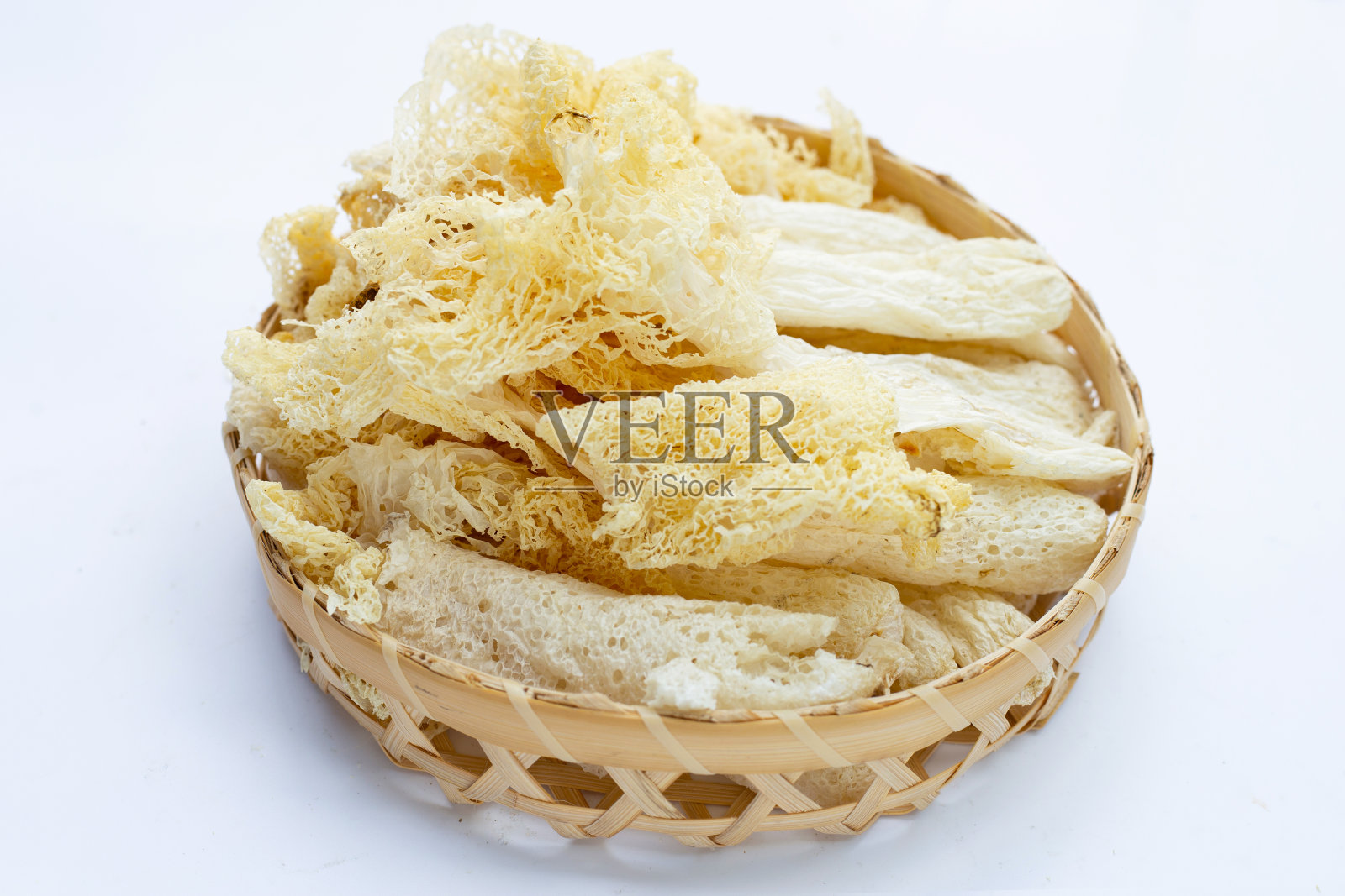 竹篮中的热带臭角蘑菇干照片摄影图片