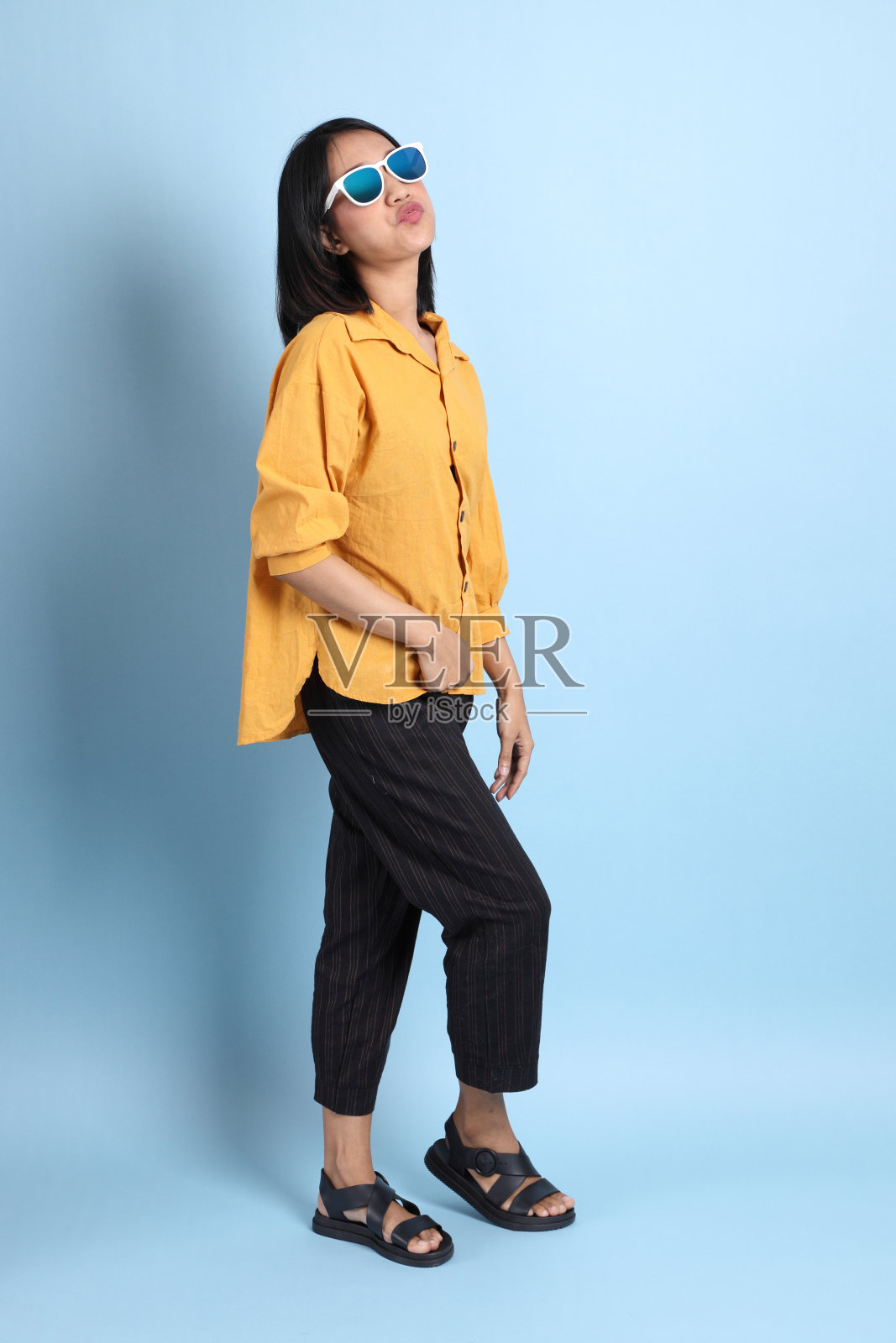 可爱别致的女孩照片摄影图片