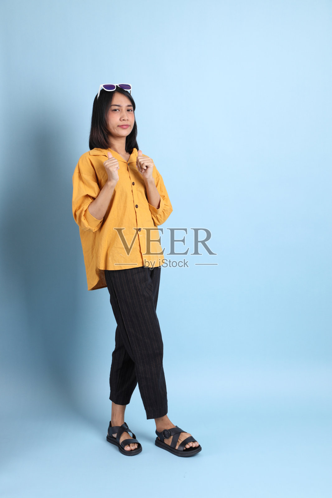 可爱别致的女孩照片摄影图片