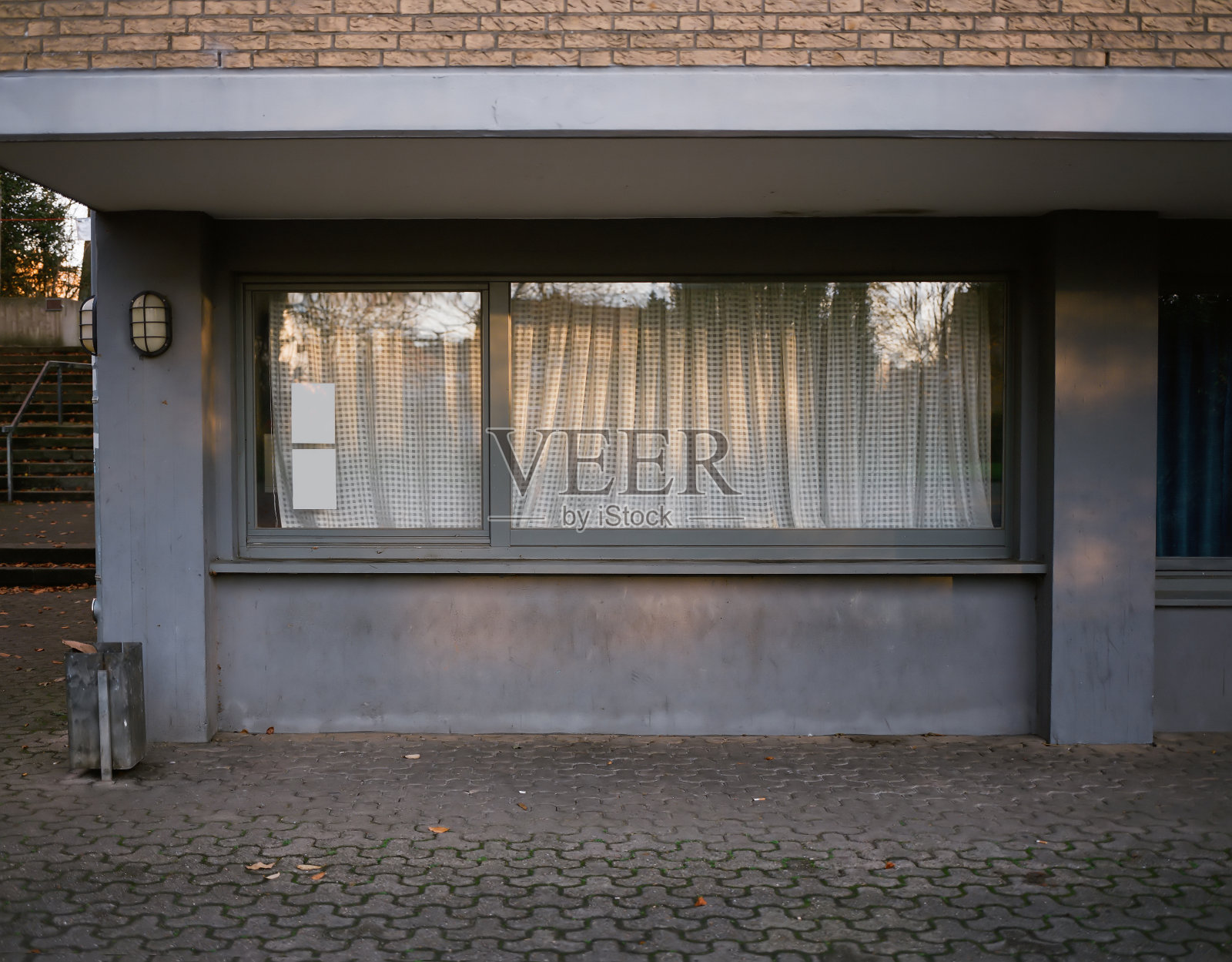 由于2021年德国冠状病毒大流行，关闭和废弃的俱乐部照片摄影图片