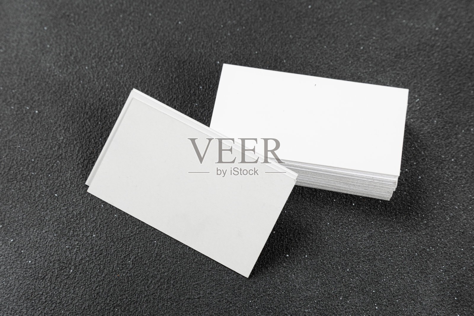 名片的照片。模型的企业身份在一个黑色的背景。为图形设计师的陈述和作品集照片摄影图片