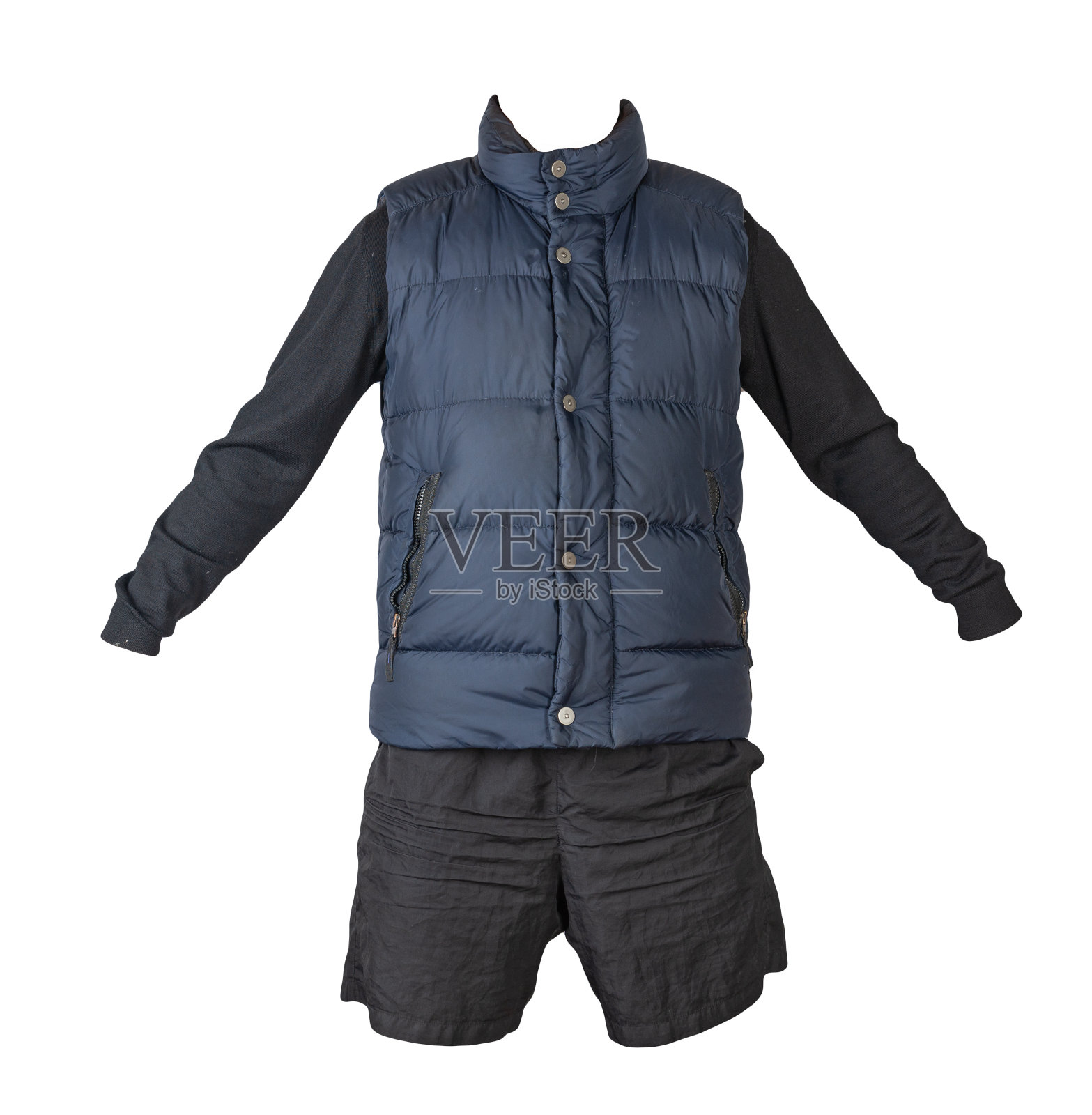 蓝色无袖上衣、毛衣及运动短裤，以白色为背景。每天的衣服照片摄影图片